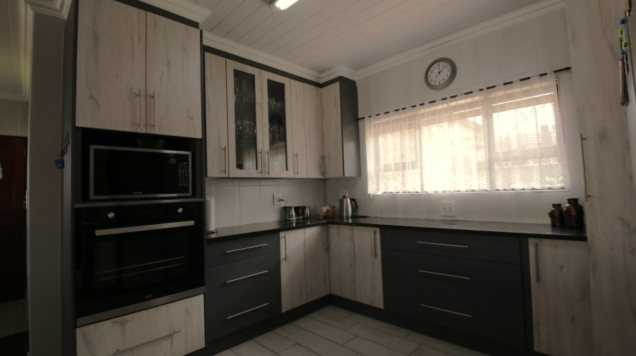 5 Bedroom Property for Sale in Dana Bay Western Cape